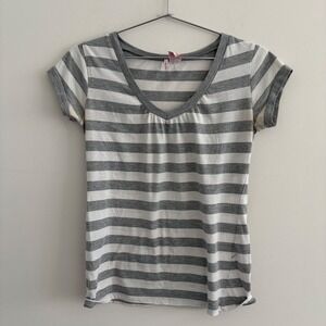 Red Point Womens Gray White Striped V-Neck Short Sleeve T-Shirt Size Medium